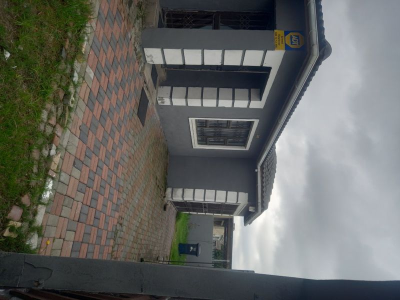 Spacious 3-Bedroom Family Home for Sale in Kleinvlei - Photo 2