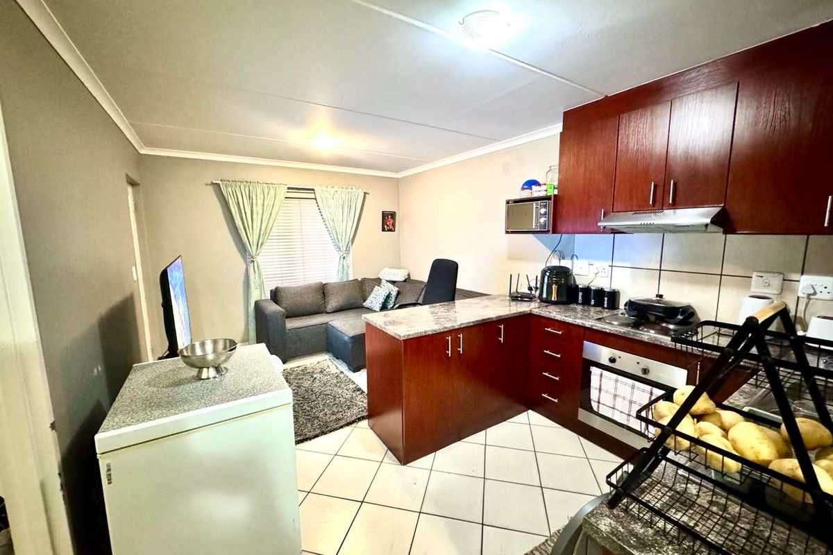 Ground floor 2 bedroom apartment for sale - Photo 3