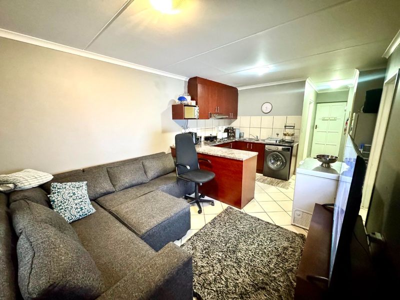 Ground floor 2 bedroom apartment for sale - Photo 1