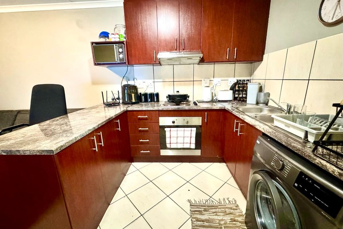 Ground floor 2 bedroom apartment for sale - Photo 2