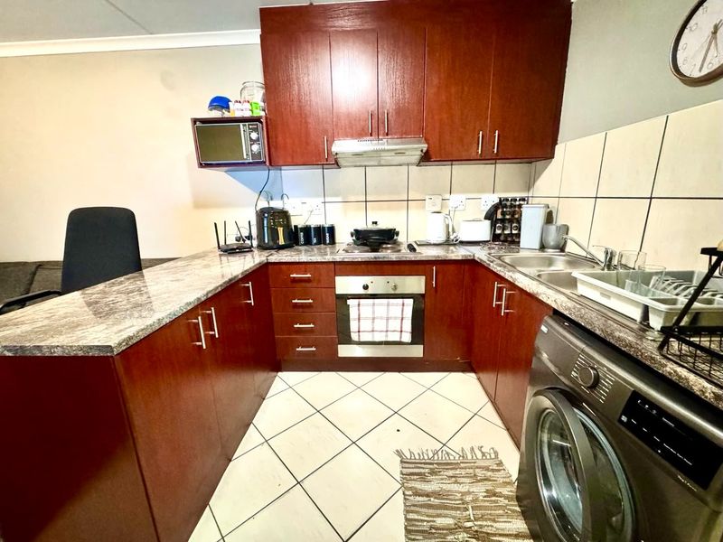 Ground floor 2 bedroom apartment for sale - Photo 2