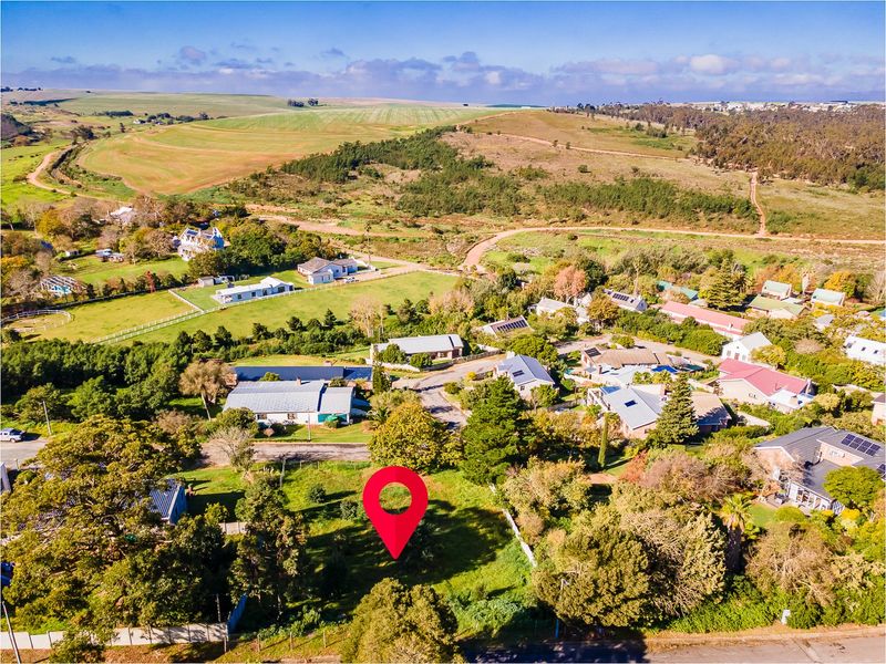 The Best of Both Worlds: Farm Feeling, In-Town Convenience - Large Vacant stand in upper market area for sale  - Photo 1