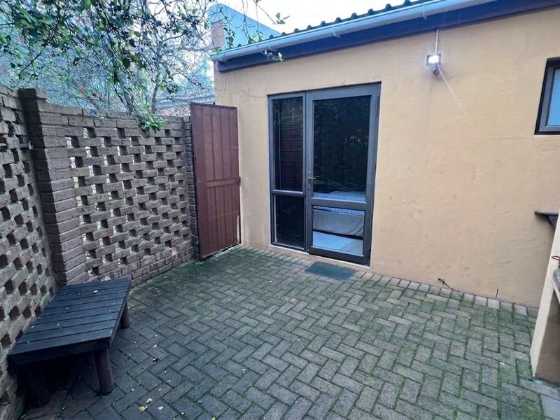 One bedroom garden cottage to let - Photo 8