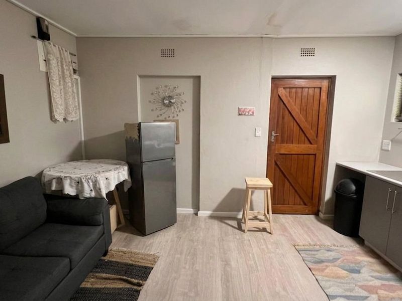 One bedroom garden cottage to let - Photo 4