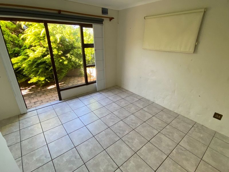 3 Bedroom  House in a Tranquil Country Setting - Photo 10