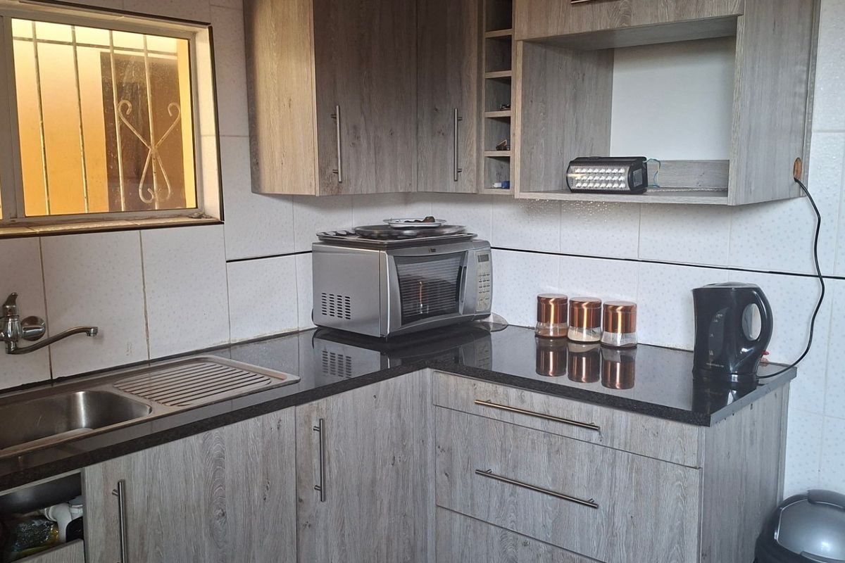 Charming Mdantsane Home with Flatlet and Secure Parking - Photo 5