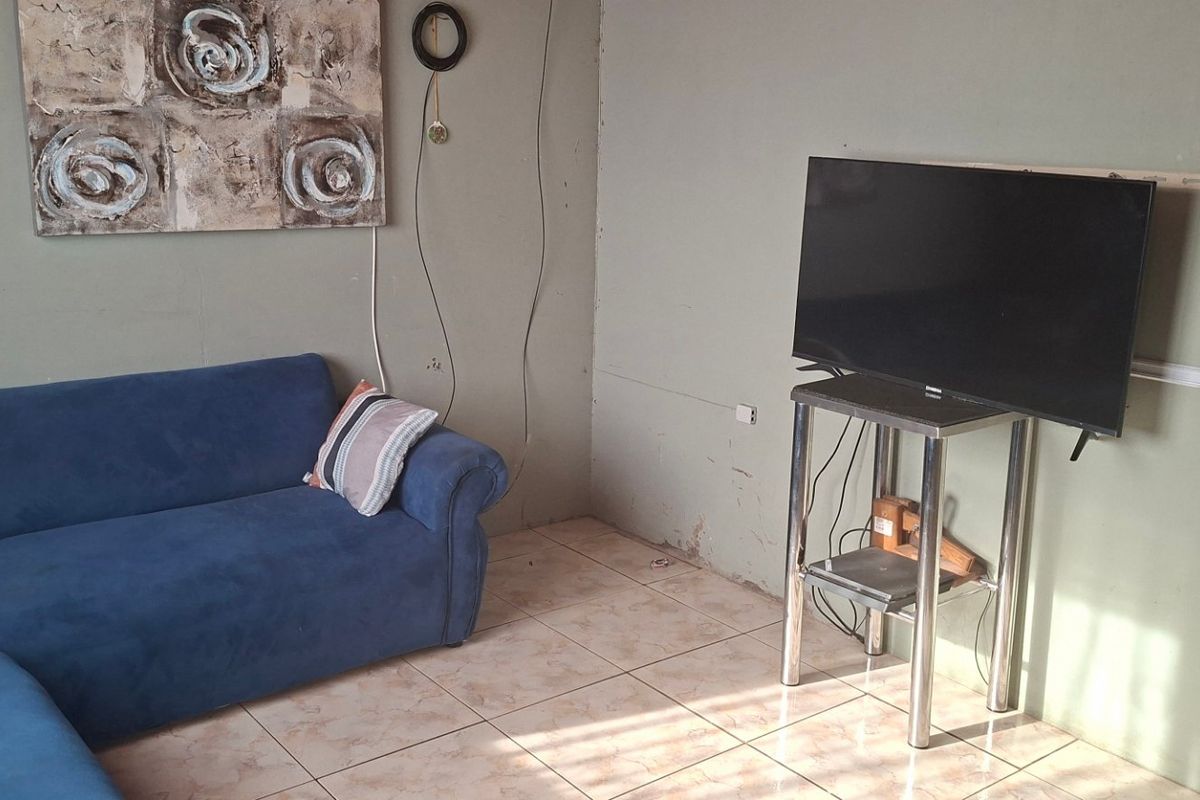 Charming Mdantsane Home with Flatlet and Secure Parking - Photo 3