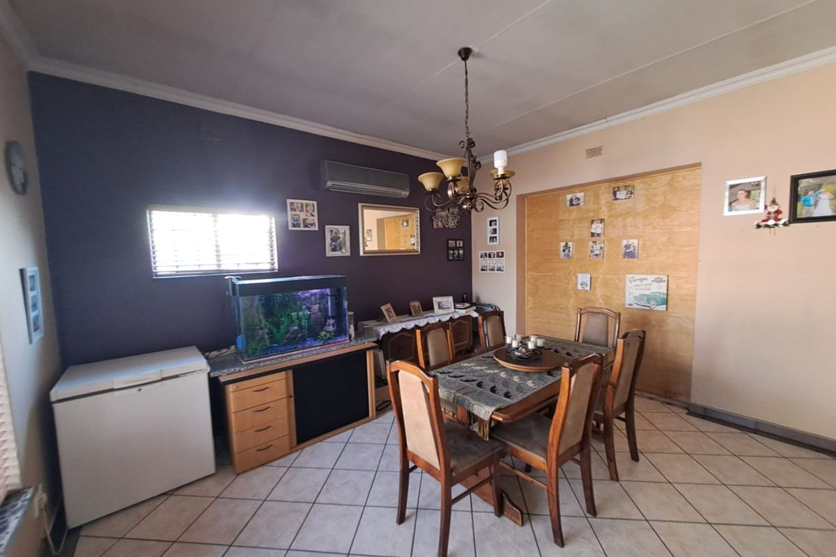4 Bedroom House with Style  - Photo 3