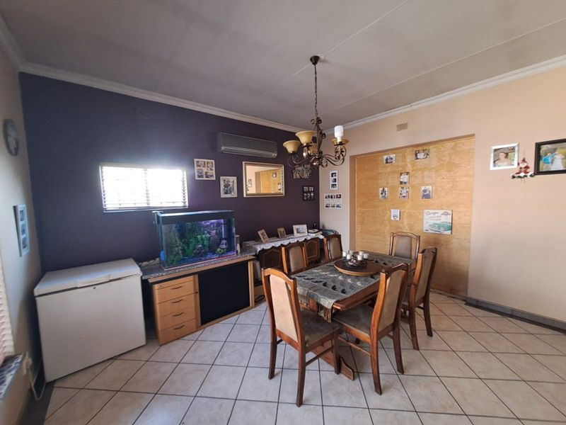 4 Bedroom House with Style  - Photo 3