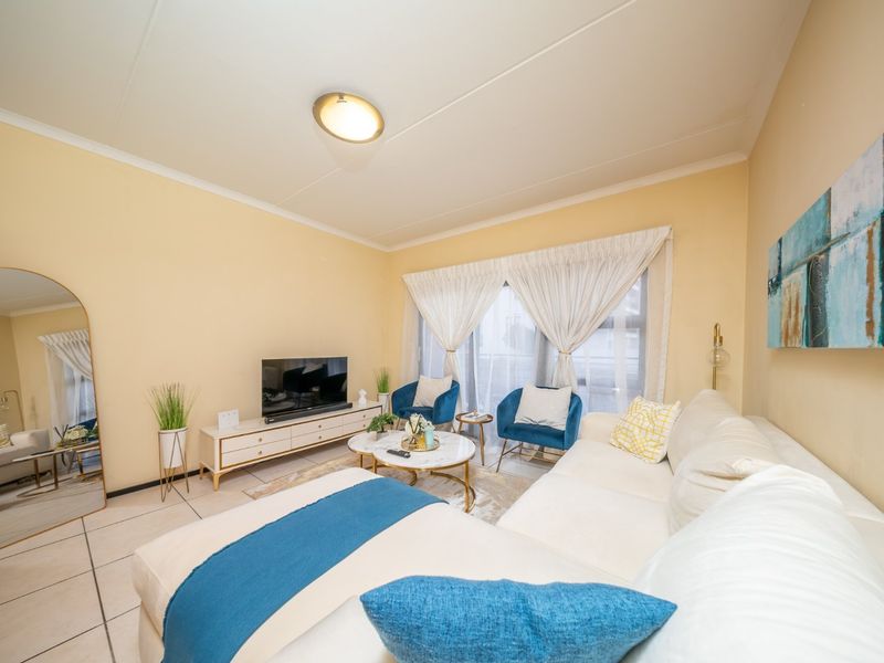 Modern Apartment Living with Beautiful Sunset Views in Greenstone Hill - Photo 5