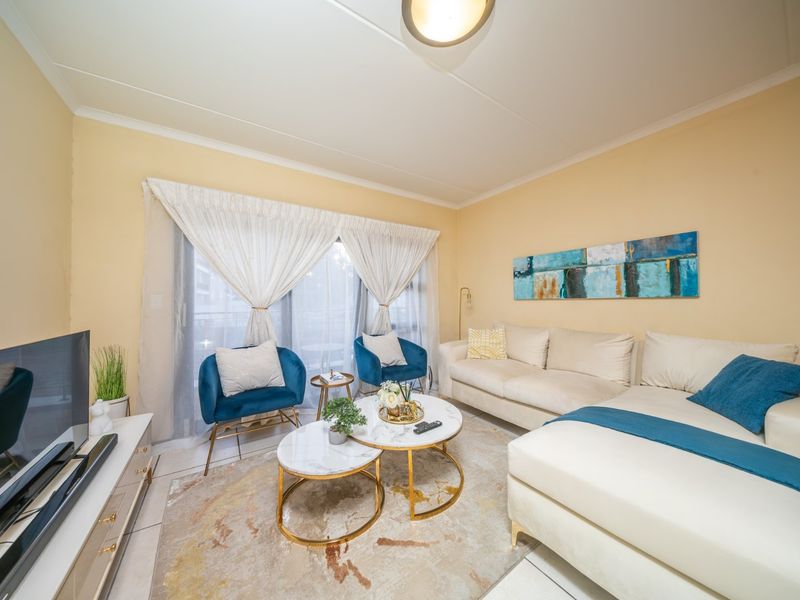 Modern Apartment Living with Beautiful Sunset Views in Greenstone Hill - Photo 4