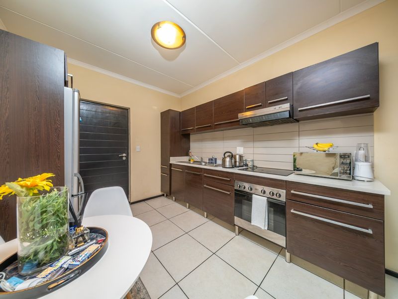 Modern Apartment Living with Beautiful Sunset Views in Greenstone Hill - Photo 6