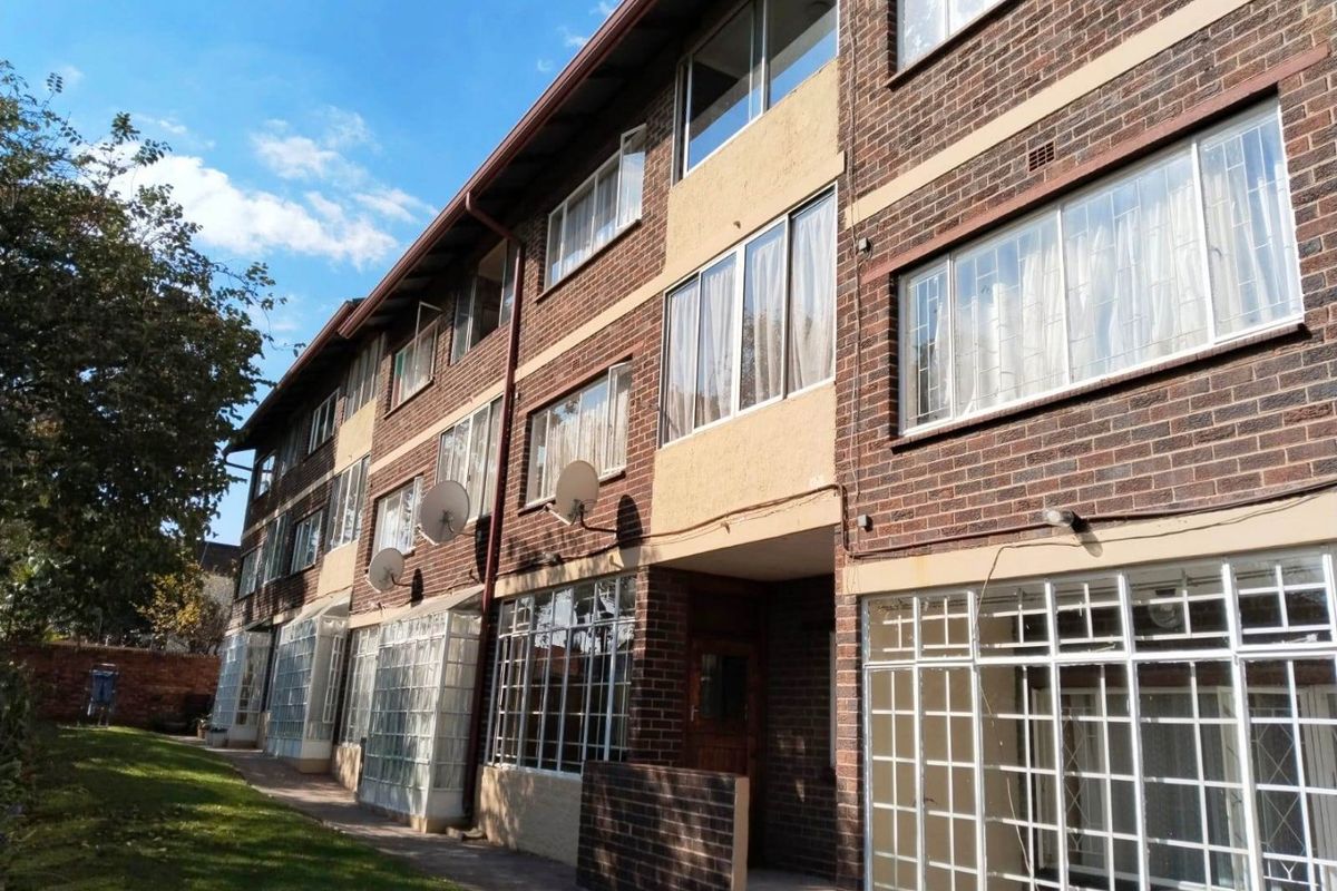 Chic Eastleigh Flat with Secure Parking - Photo 2