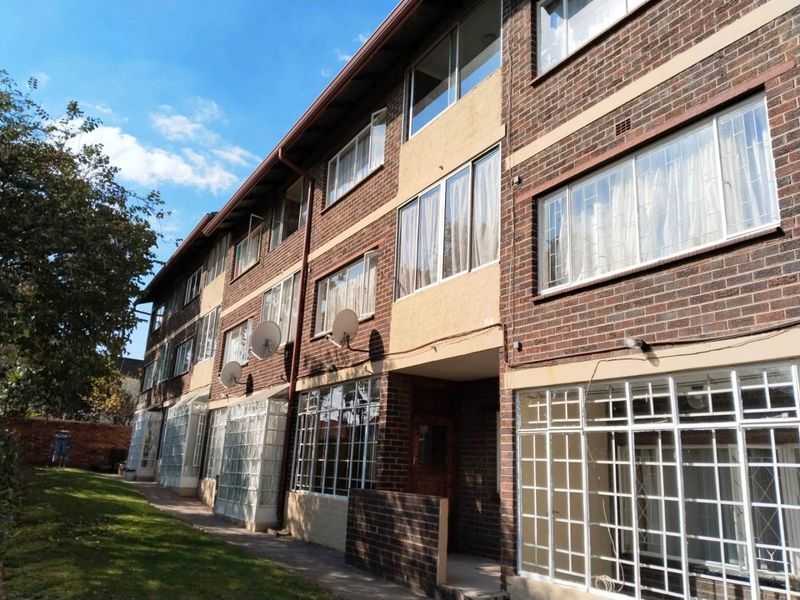 Chic Eastleigh Flat with Secure Parking - Photo 2