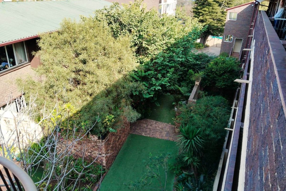 Chic Eastleigh Flat with Secure Parking - Photo 3