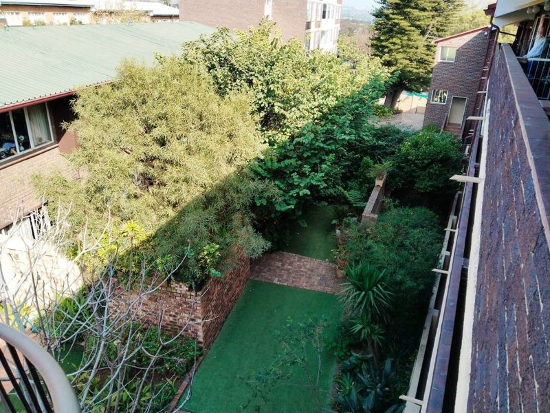 Chic Eastleigh Flat with Secure Parking - Photo 3