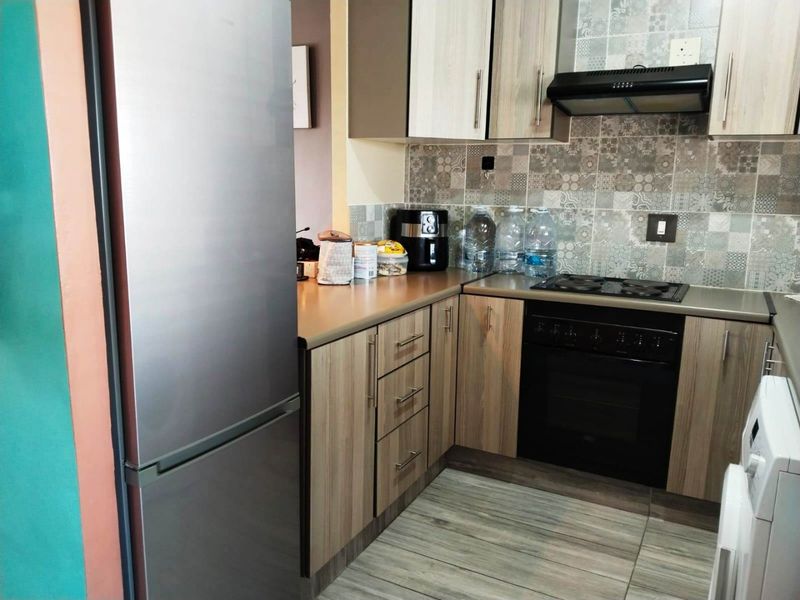 Chic Eastleigh Flat with Secure Parking - Photo 10