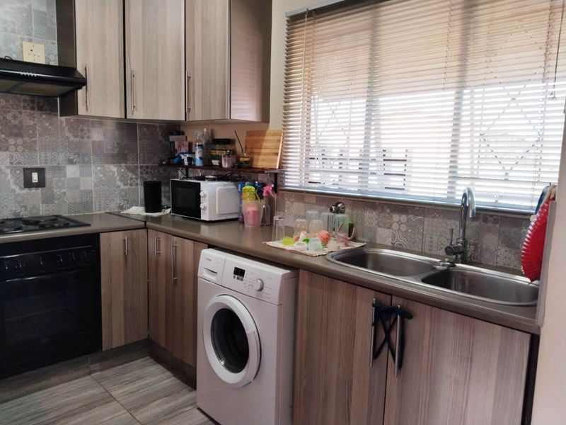 Chic Eastleigh Flat with Secure Parking - Photo 9