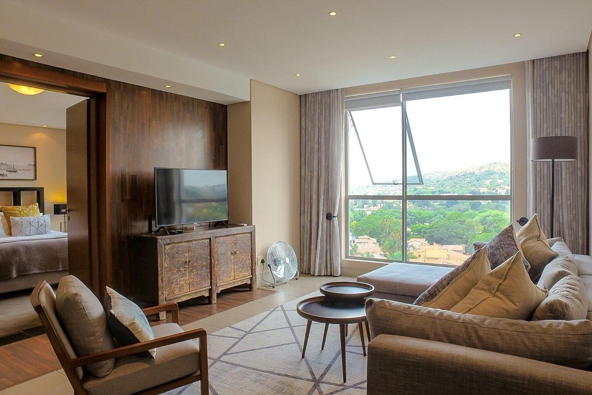 Prime Investment Opportunity | Tenant in Place | Luxury Living Above Bedford Centre - Photo 2
