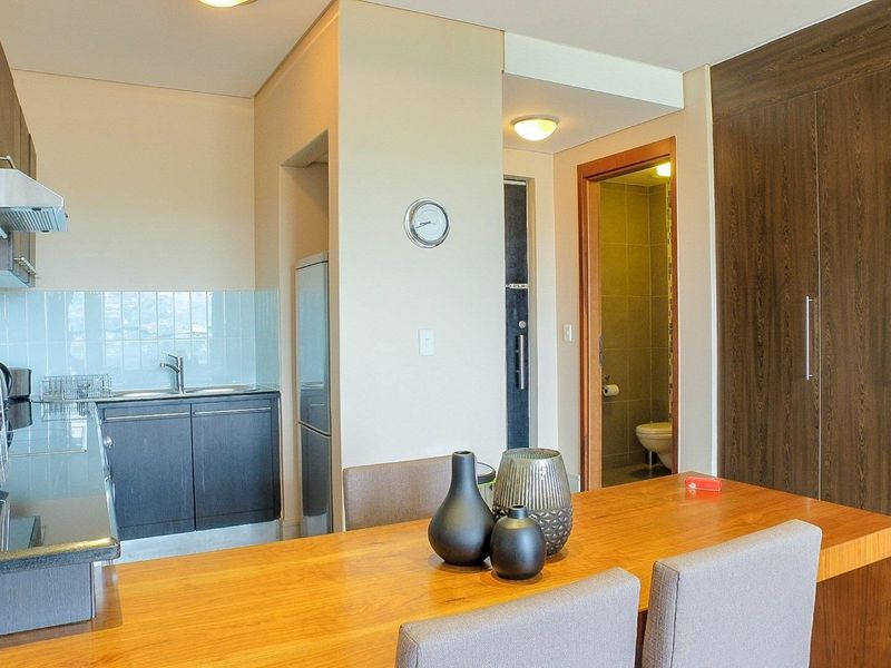 Prime Investment Opportunity | Tenant in Place | Luxury Living Above Bedford Centre - Photo 8