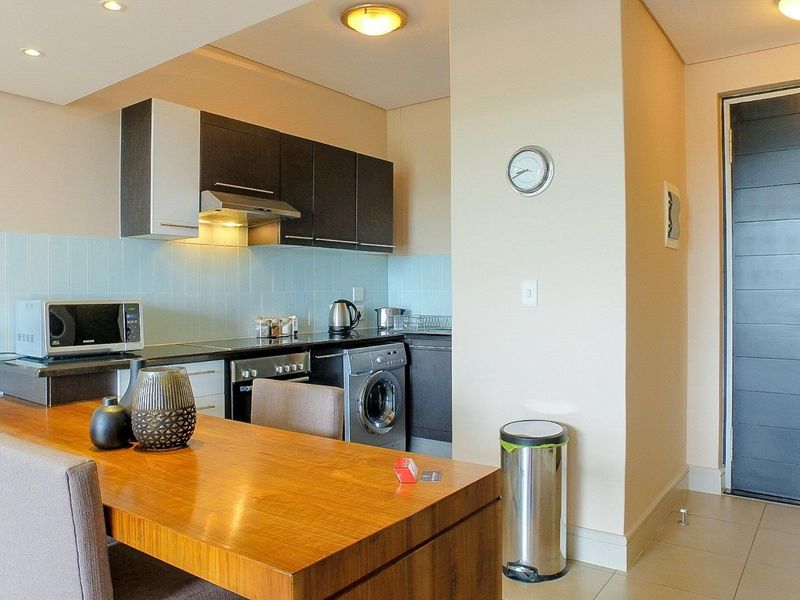 Prime Investment Opportunity | Tenant in Place | Luxury Living Above Bedford Centre - Photo 6
