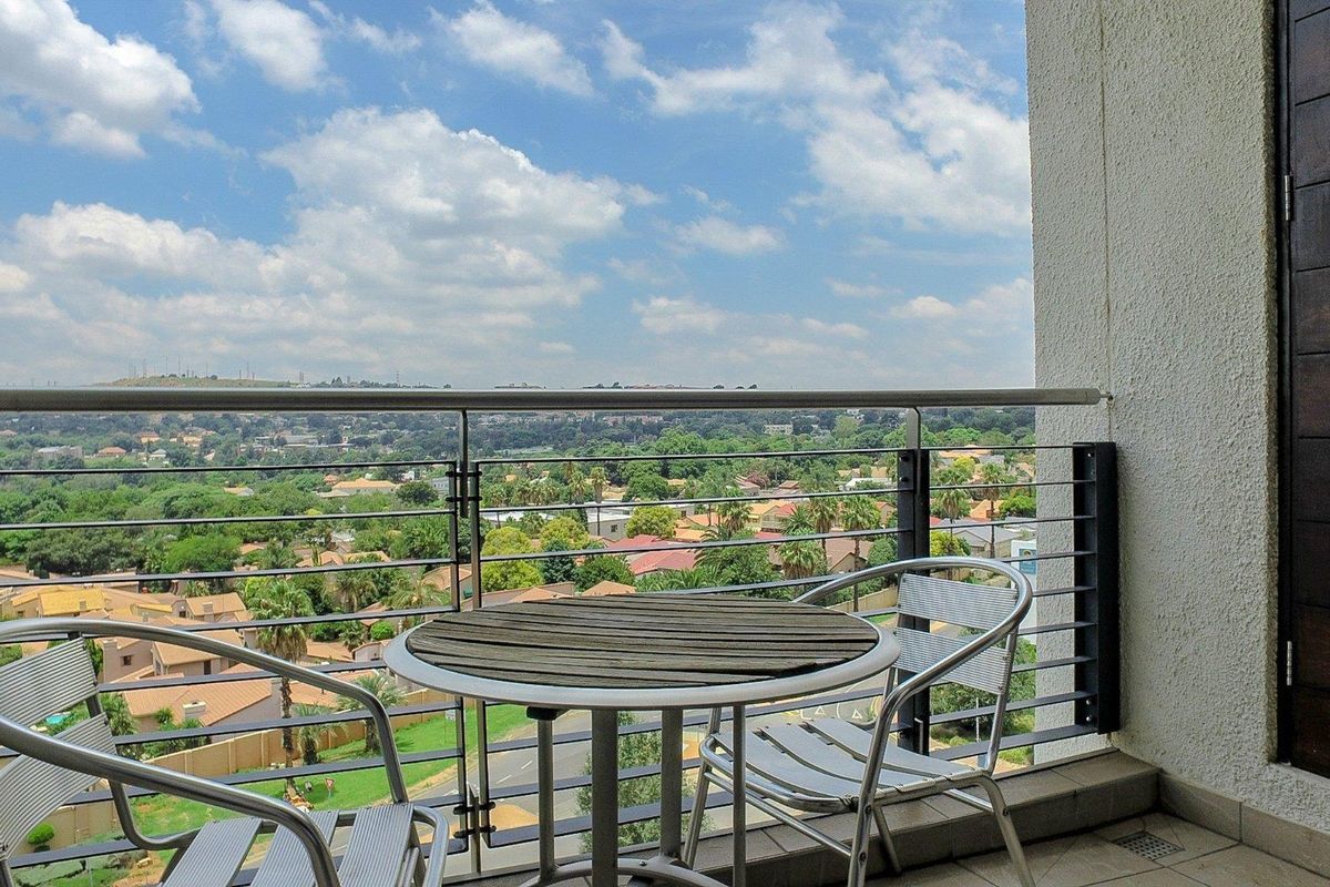 Prime Investment Opportunity | Tenant in Place | Luxury Living Above Bedford Centre - Photo 4