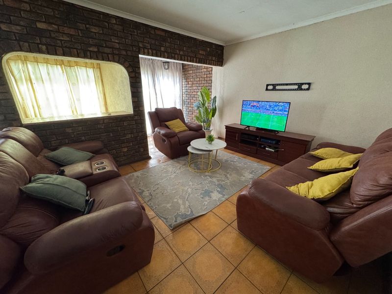 Spacious Family Home with Excellent Features - Photo 6