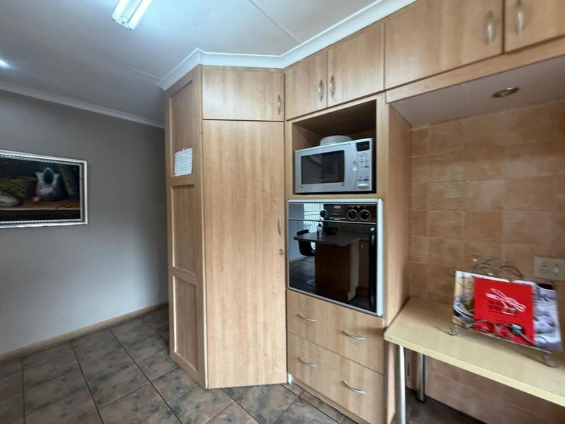 Charming Home in the Green Area Secunda - Photo 10