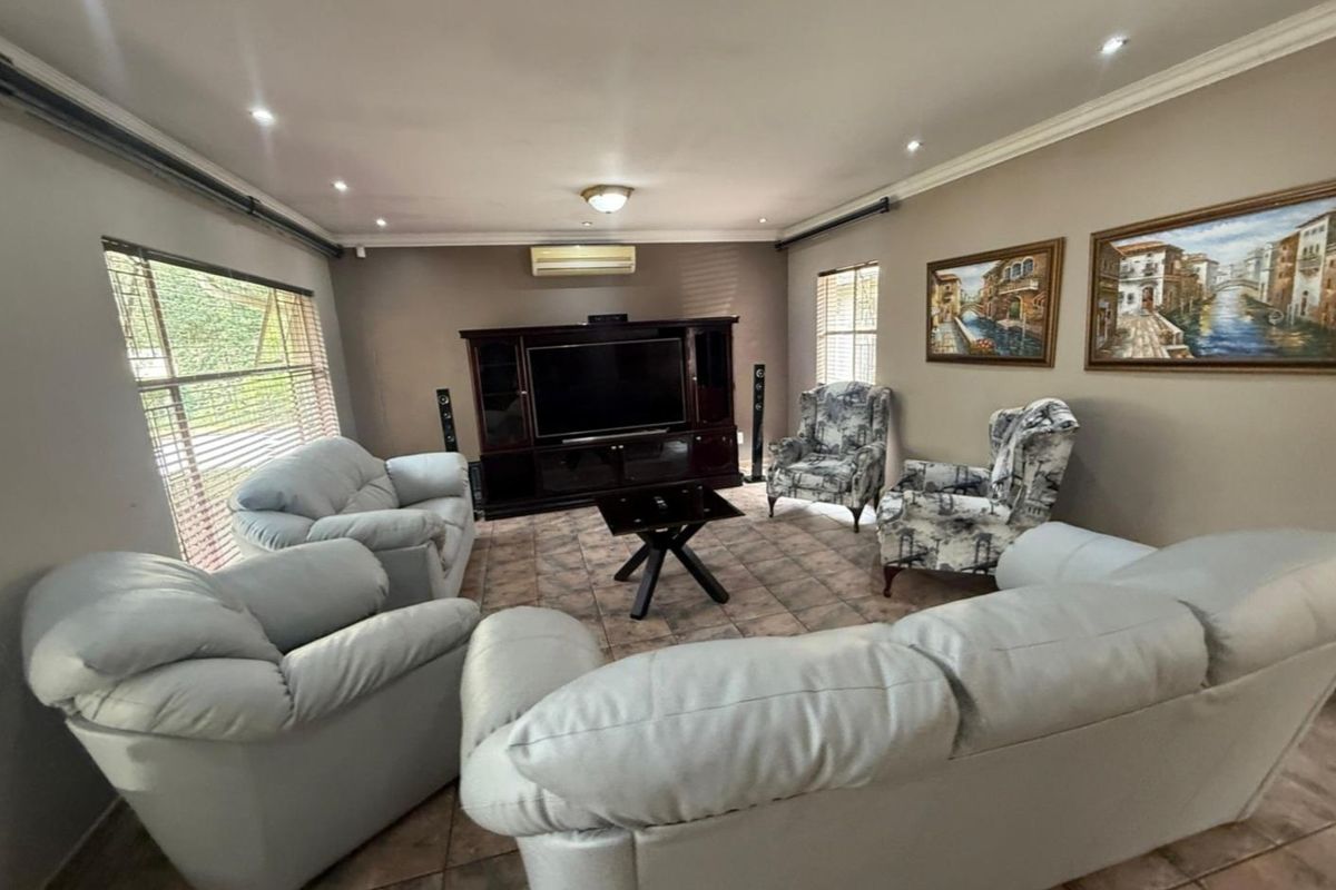 Charming Home in the Green Area Secunda - Photo 5