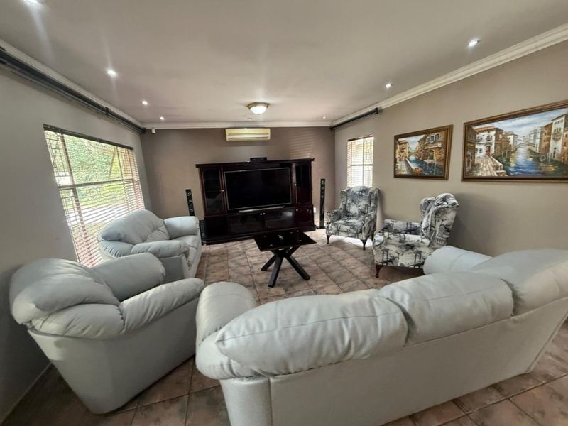Charming Home in the Green Area Secunda - Photo 5