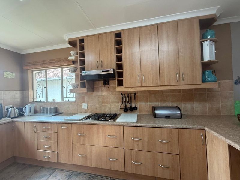Charming Home in the Green Area Secunda - Photo 7
