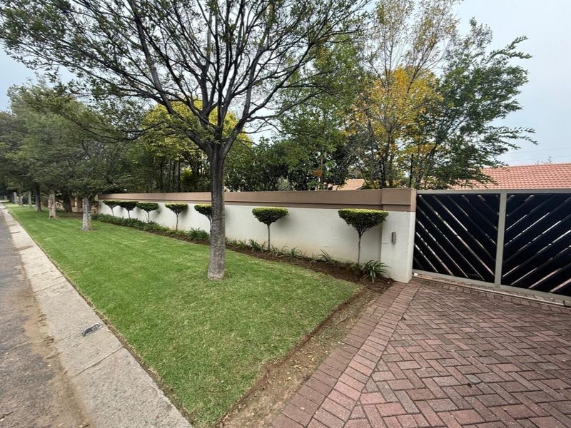 Charming Home in the Green Area Secunda - Photo 1