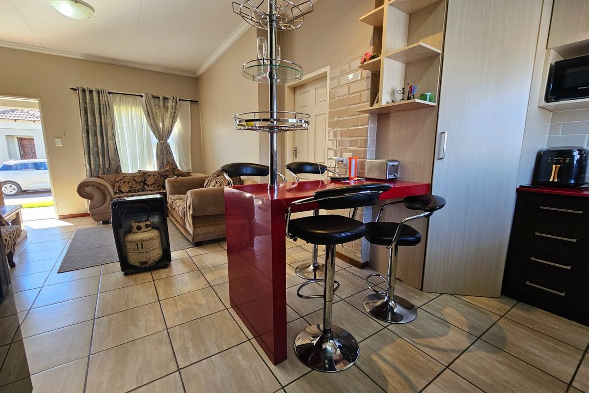 Modern Secure 3-Bedroom Home in Terra Nova - Photo 5