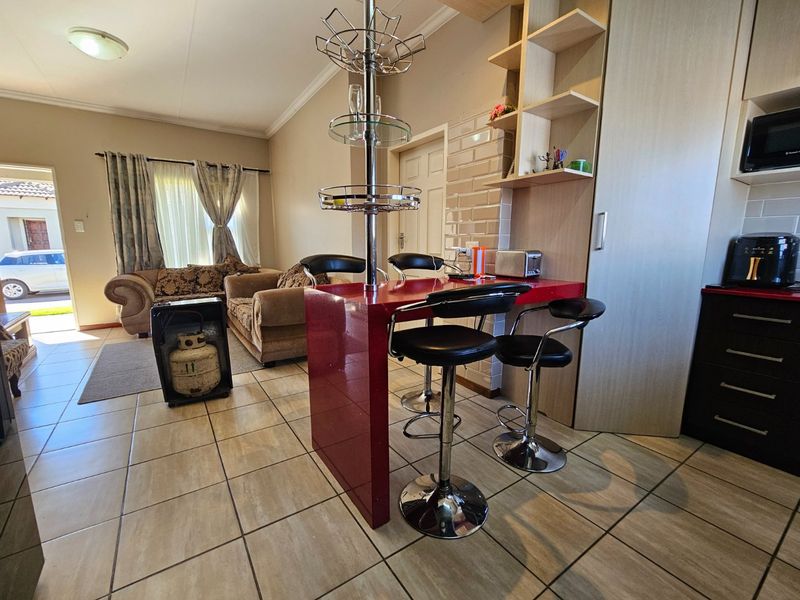 Modern Secure 3-Bedroom Home in Terra Nova - Photo 5