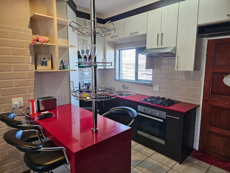 Modern Secure 3-Bedroom Home in Terra Nova - Photo 8
