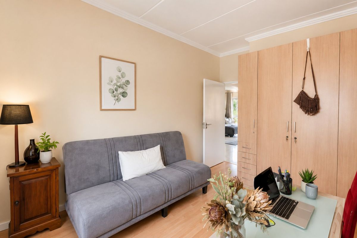 Spacious First-Floor Apartment in Sought-After Castlehill, Blackheath - Photo 3