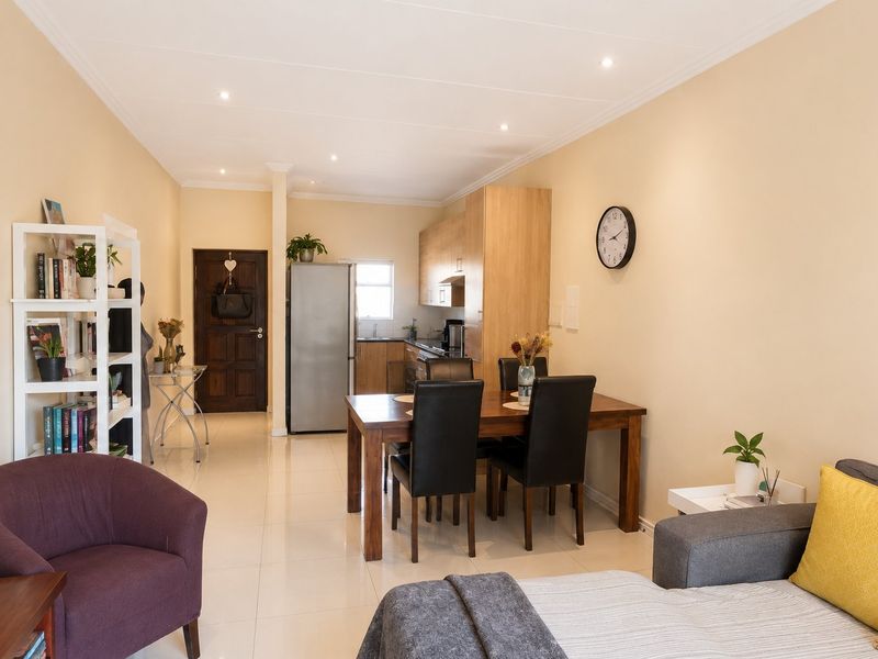Spacious First-Floor Apartment in Sought-After Castlehill, Blackheath - Photo 5