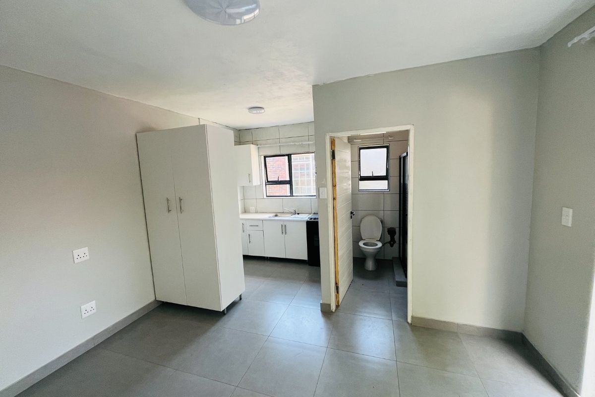 Granny Bachelor flat for rent in Illiondale, Edenvale - Photo 3