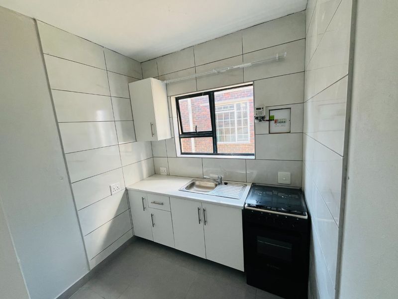Granny Bachelor flat for rent in Illiondale, Edenvale - Photo 1