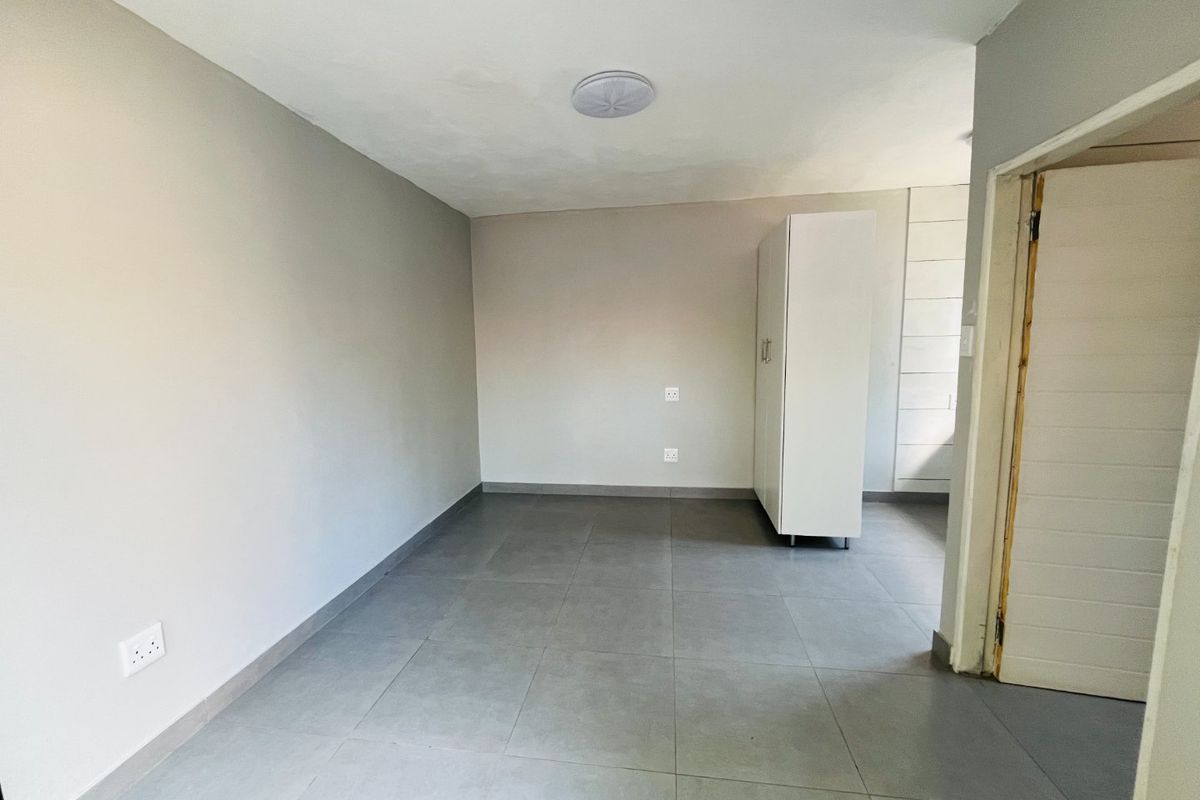 Granny Bachelor flat for rent in Illiondale, Edenvale - Photo 4