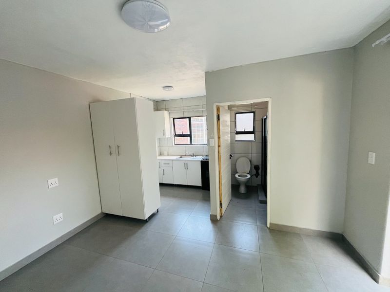 Granny Bachelor flat for rent in Illiondale, Edenvale - Photo 1