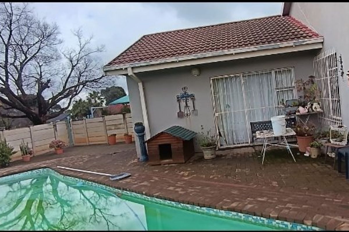 Spacious Family Home with Flatlet & Pool Awaits - Photo 4