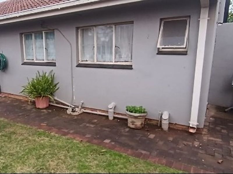 Spacious Family Home with Flatlet & Pool Awaits - Photo 7