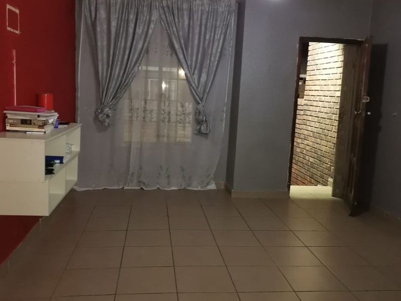 In a safe complex with own private garden!!! - Photo 8