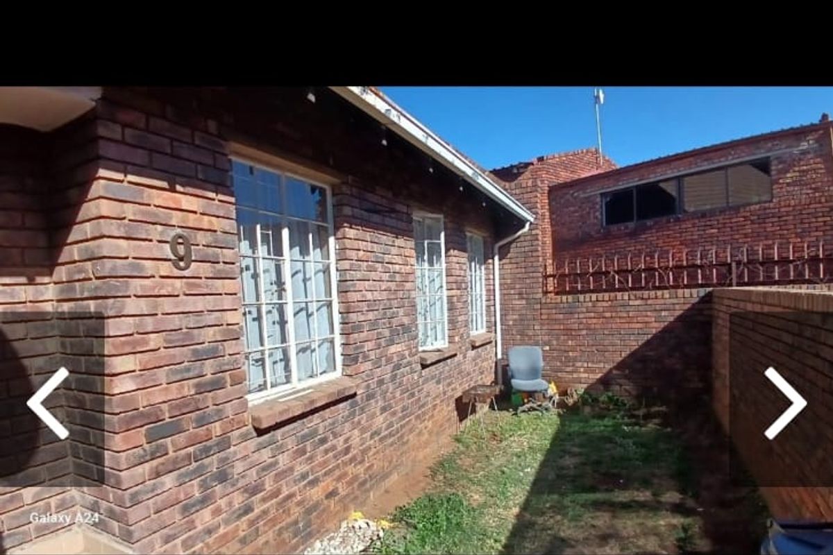 In a safe complex with own private garden!!! - Photo 4