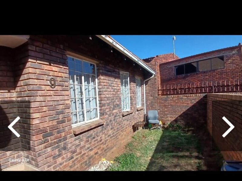 In a safe complex with own private garden!!! - Photo 4