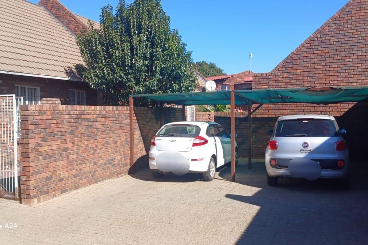 In a safe complex with own private garden!!! - Photo 2