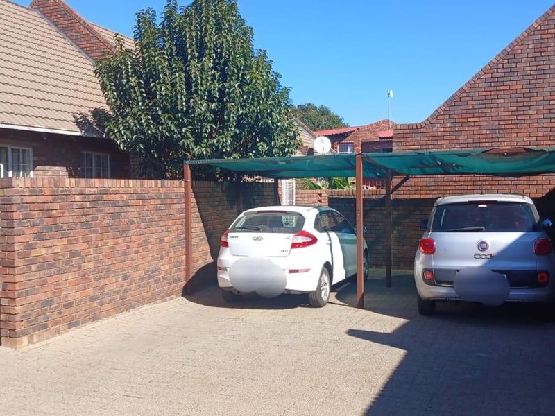 In a safe complex with own private garden!!! - Photo 2