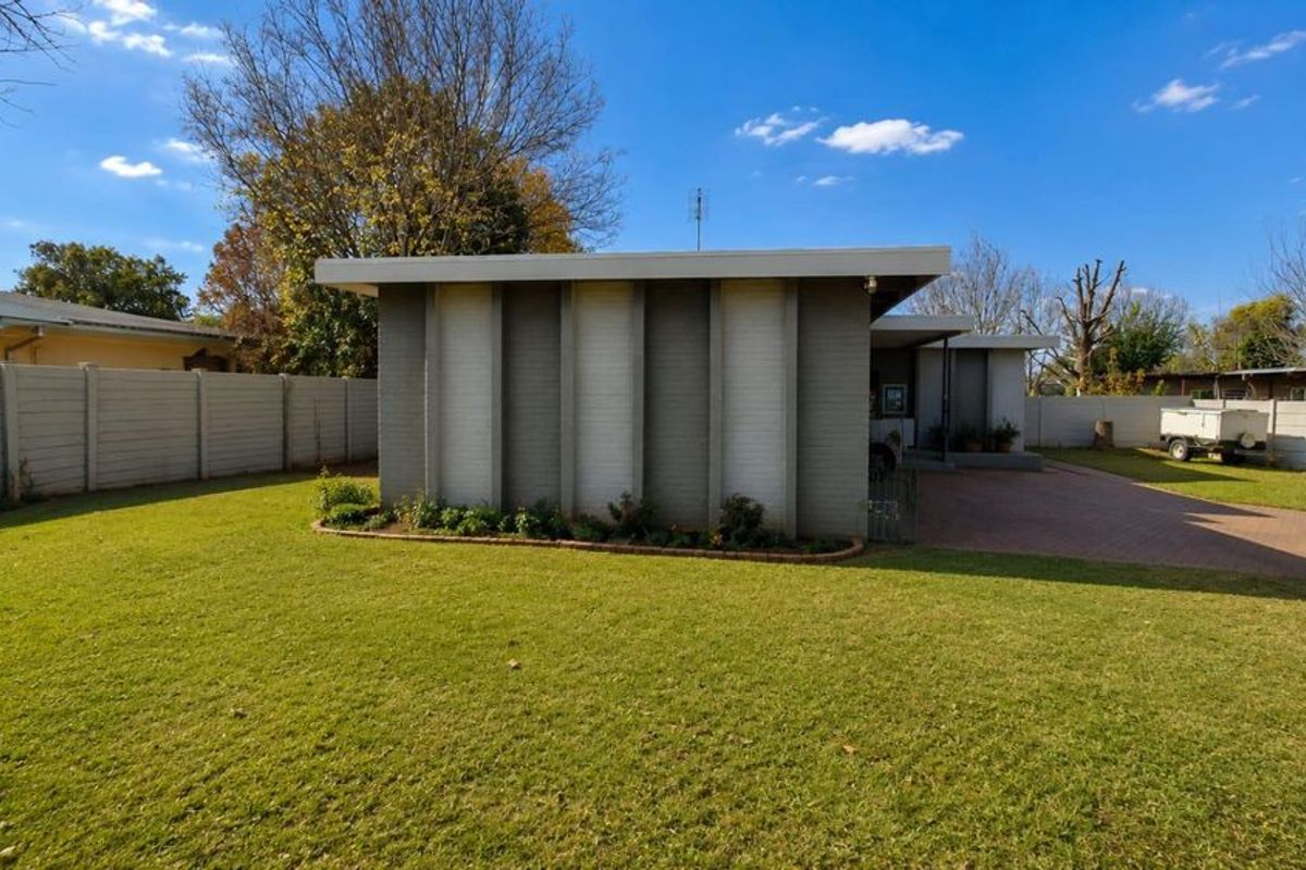 3 BEDROOM HOUSE IN FLAMWOOD - Photo 3