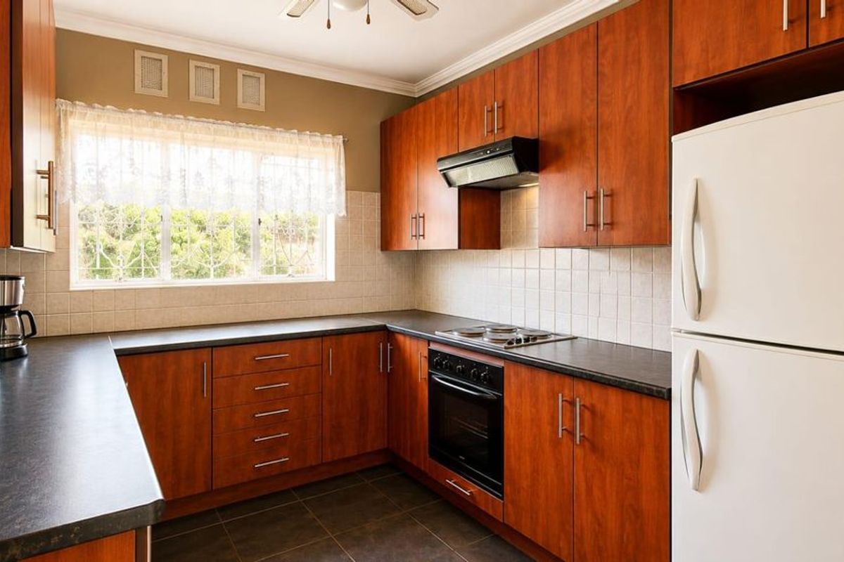 3 BEDROOM HOUSE IN FLAMWOOD - Photo 4